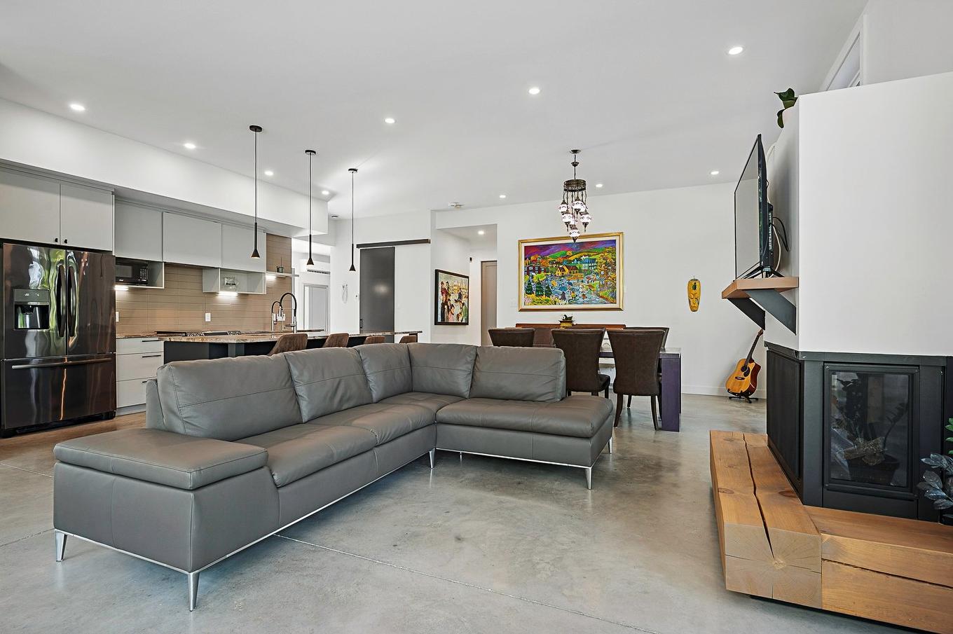 Salon - 25 Rue Du Randonneur, Sainte-Marguerite-Du-Lac-Masson, QC - Indoor Photo Showing Living Room