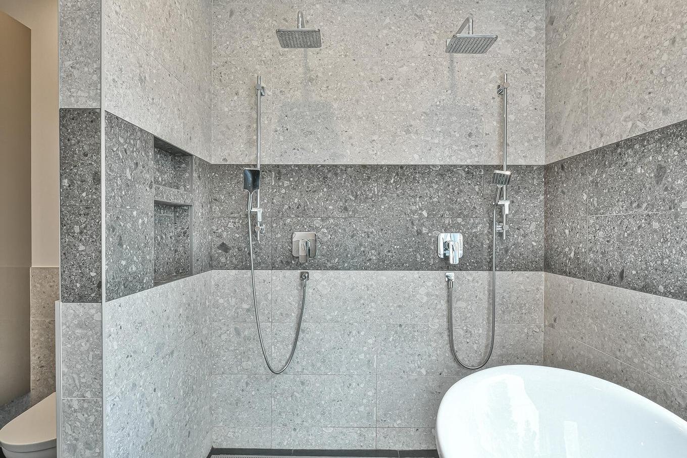 Salle de bains attenante à la CCP - 25 Rue Du Randonneur, Sainte-Marguerite-Du-Lac-Masson, QC - Indoor Photo Showing Bathroom