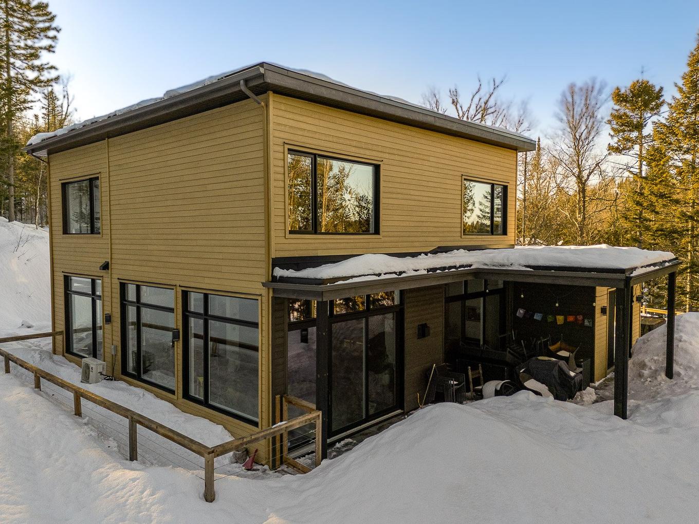 Face arrière - 25 Rue Du Randonneur, Sainte-Marguerite-Du-Lac-Masson, QC - Outdoor With Exterior