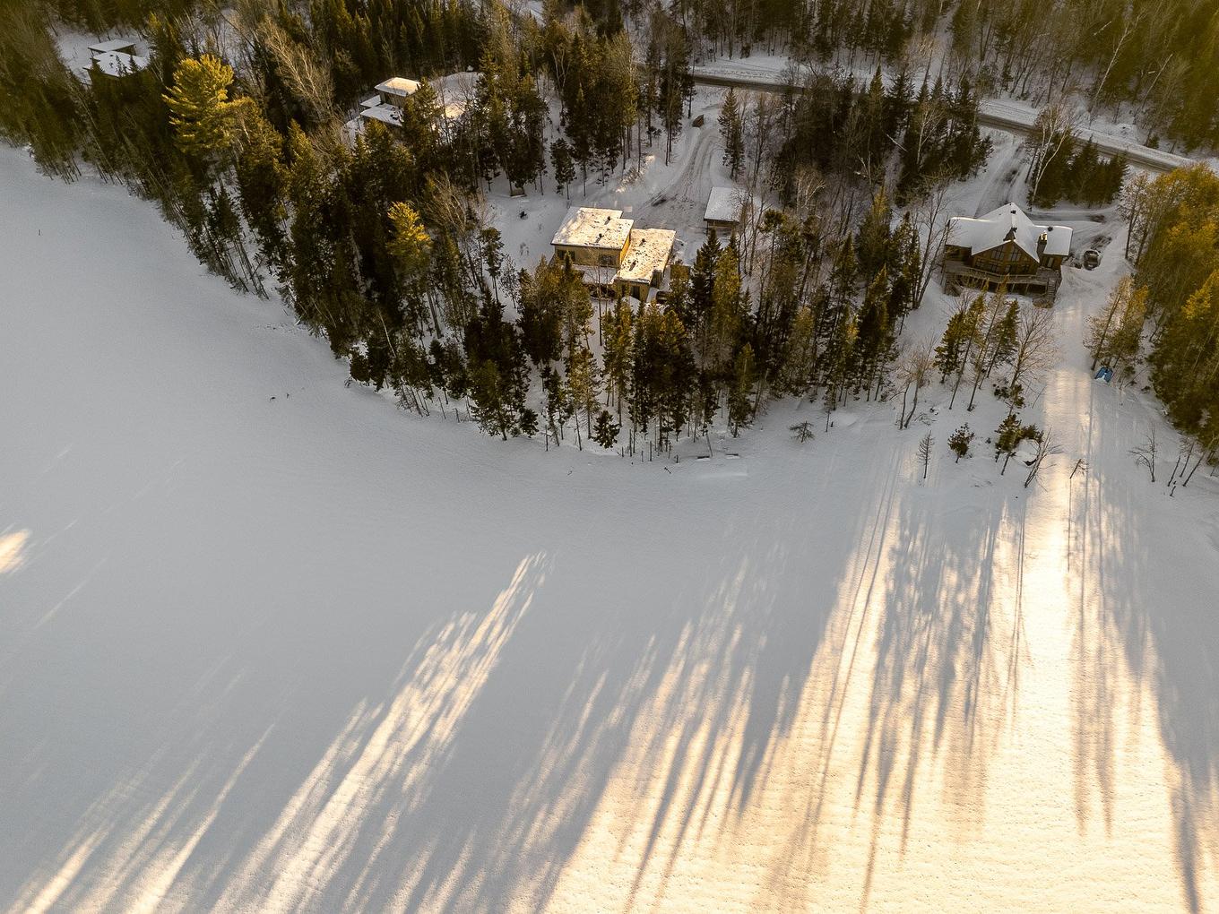 Vue sur l'eau - 25 Rue Du Randonneur, Sainte-Marguerite-Du-Lac-Masson, QC - Outdoor With View