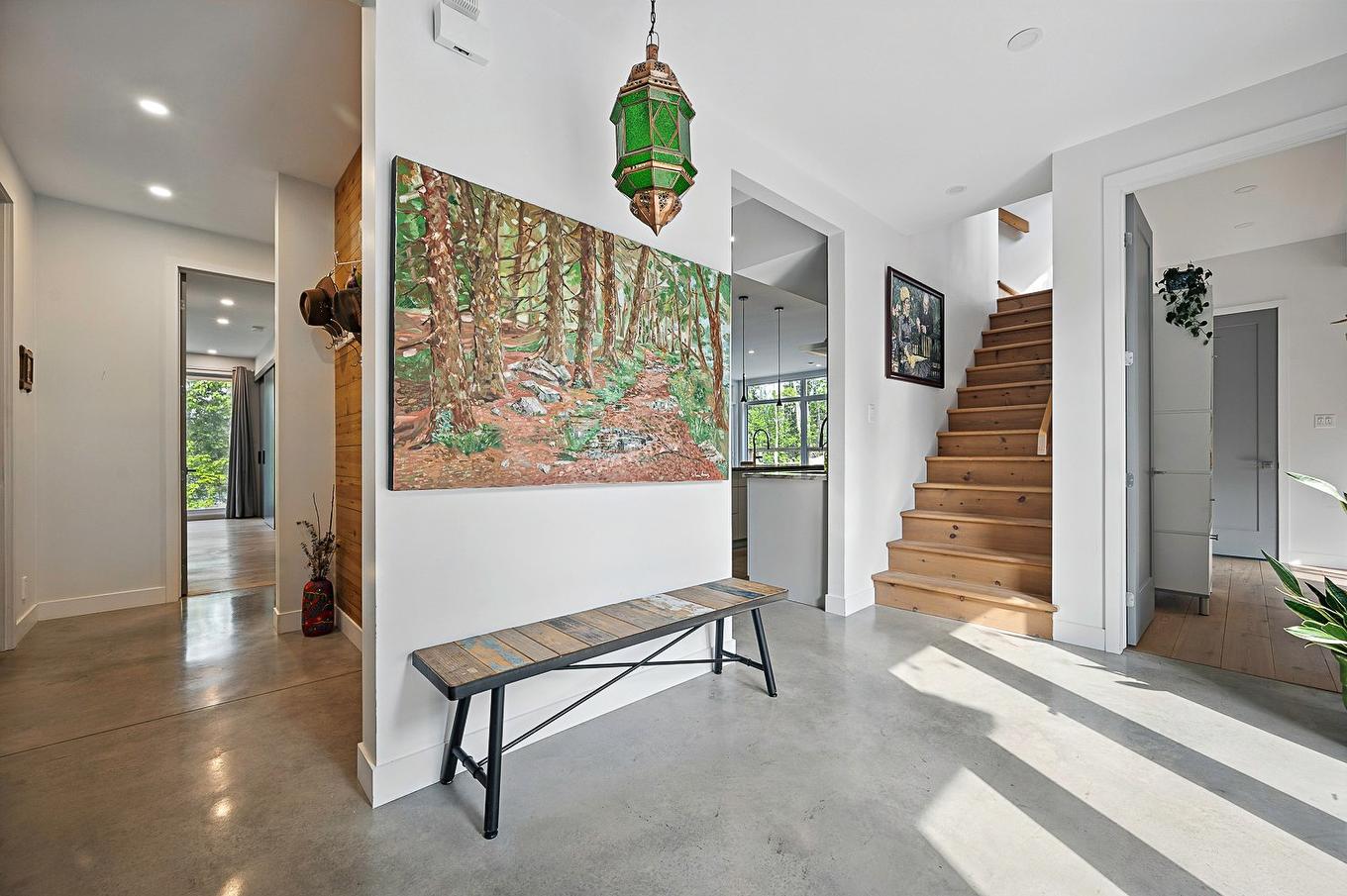 Hall d'entrée/Vestibule - 25 Rue Du Randonneur, Sainte-Marguerite-Du-Lac-Masson, QC - Indoor Photo Showing Other Room