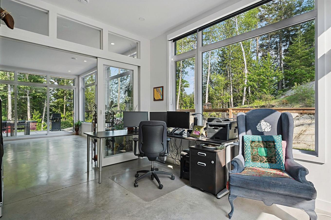 Boudoir - 25 Rue Du Randonneur, Sainte-Marguerite-Du-Lac-Masson, QC - Indoor