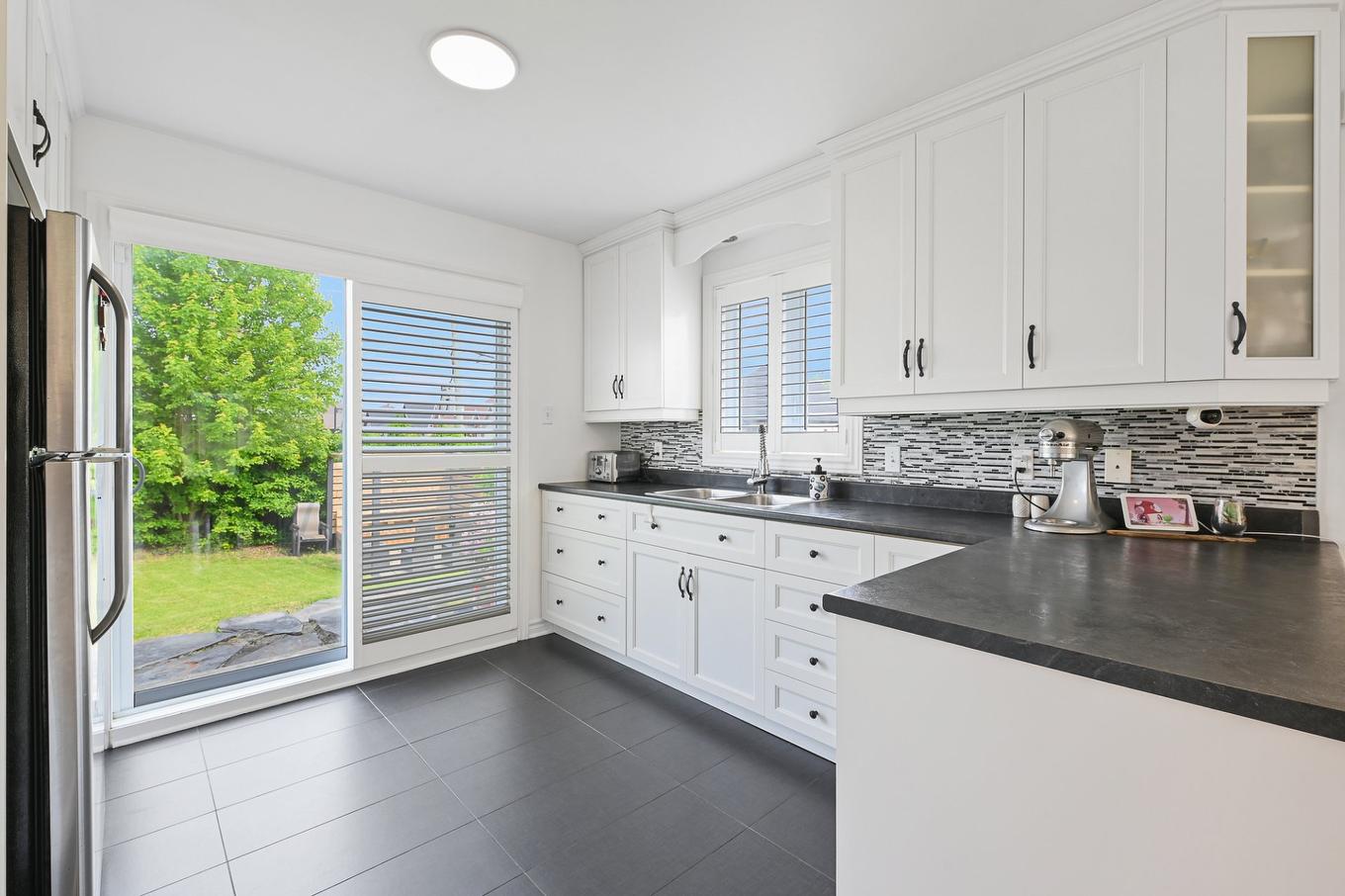 Kitchen - 147 Rue Bella, Saint-Jean-Sur-Richelieu, QC - Indoor Photo Showing Kitchen