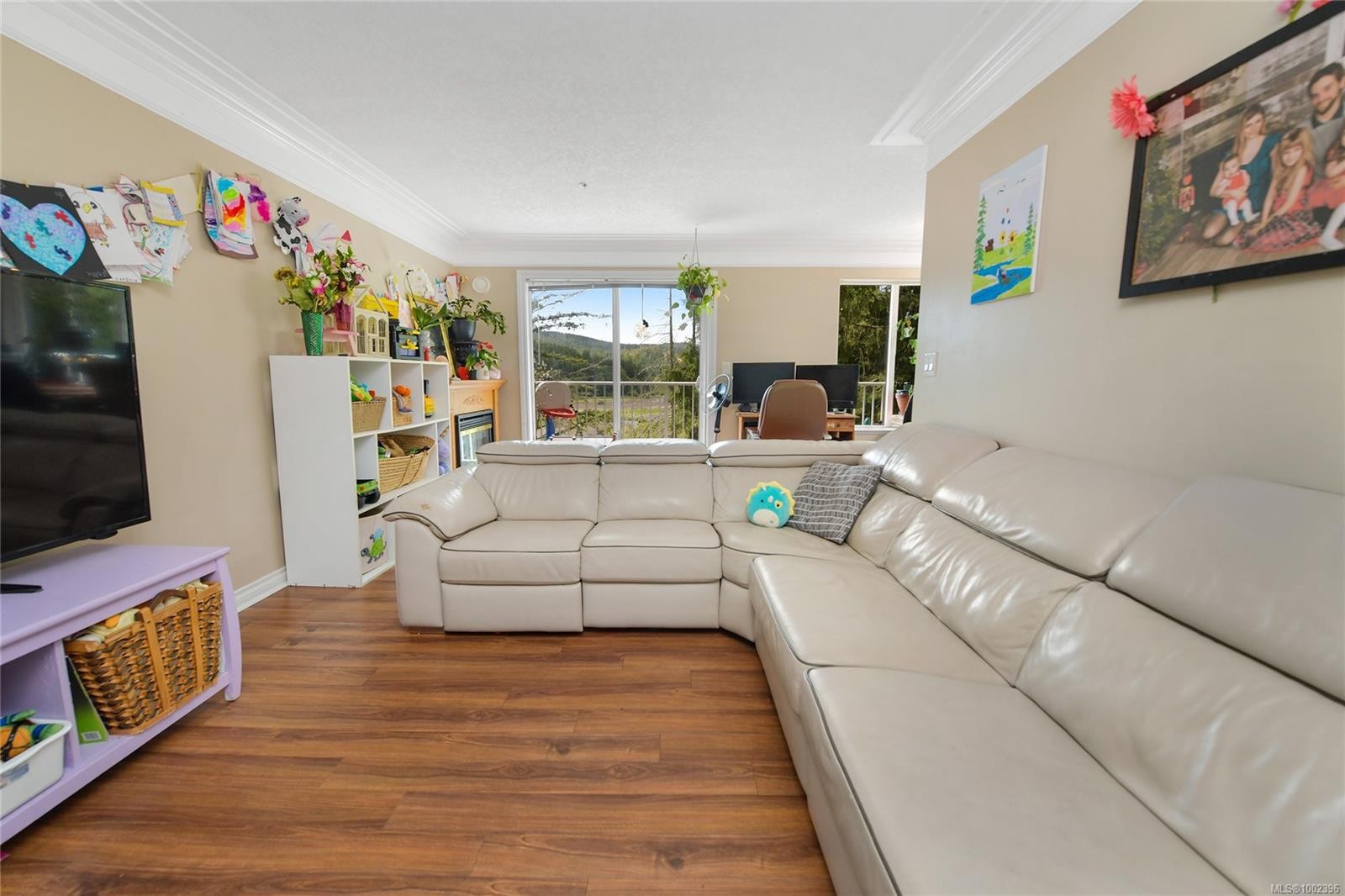 A & B-3232 Loledo Pl, Langford, BC - Indoor Photo Showing Living Room