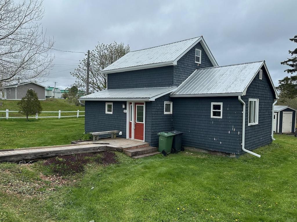 33 Knights Avenue, Souris, PE