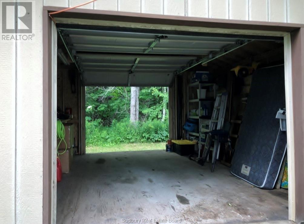 626 Key River, Killarney, ON - Indoor Photo Showing Garage