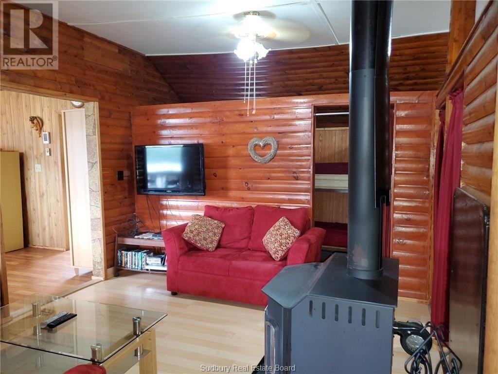 626 Key River, Killarney, ON - Indoor Photo Showing Other Room