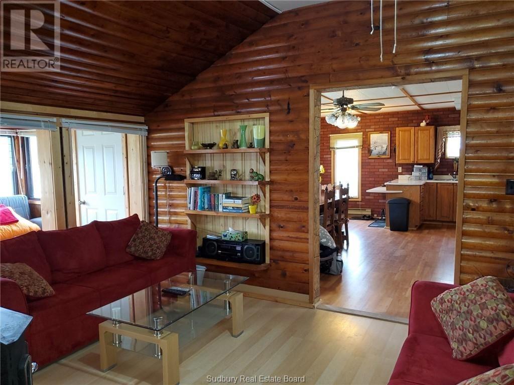 626 Key River, Killarney, ON - Indoor Photo Showing Living Room