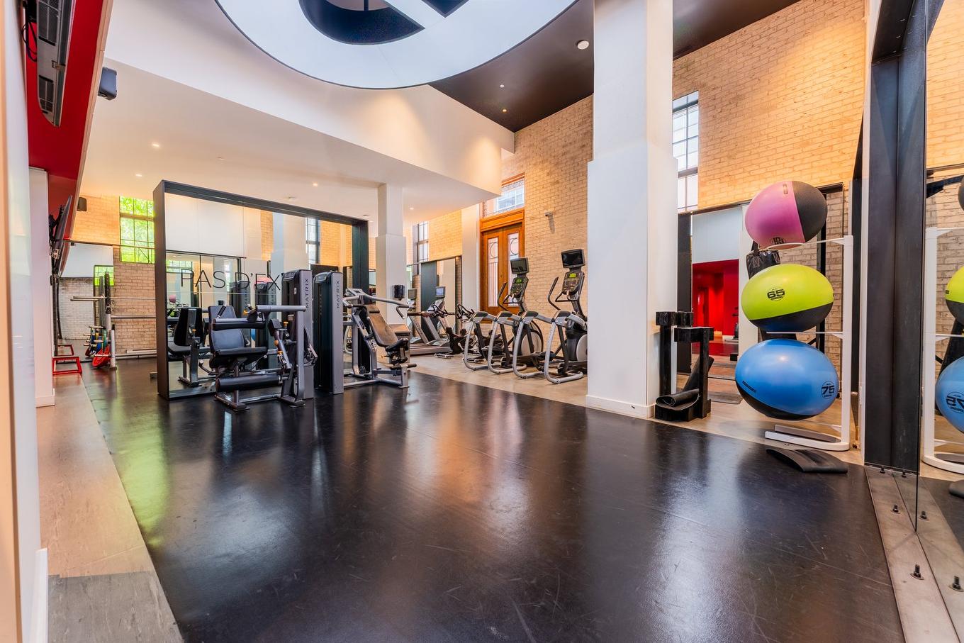 Exercise room - 609-1188 Rue St-Antoine O., Montréal (Ville-Marie), QC - Indoor Photo Showing Gym Room