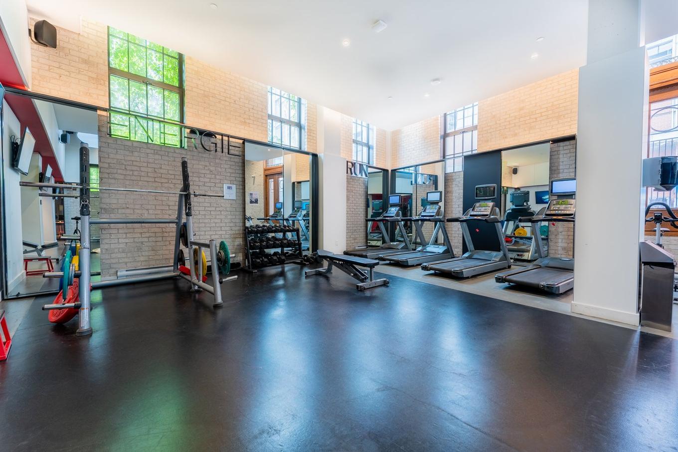 Exercise room - 609-1188 Rue St-Antoine O., Montréal (Ville-Marie), QC - Indoor Photo Showing Gym Room