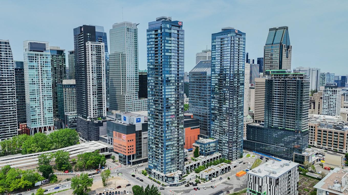 Aerial photo - 609-1188 Rue St-Antoine O., Montréal (Ville-Marie), QC - Outdoor With Facade