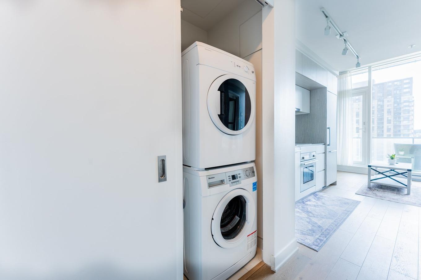 Hall - 609-1188 Rue St-Antoine O., Montréal (Ville-Marie), QC - Indoor Photo Showing Laundry Room