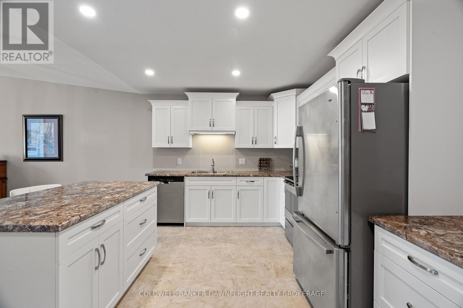 40 Devon Drive, South Huron (Exeter), ON - Indoor Photo Showing Kitchen With Upgraded Kitchen