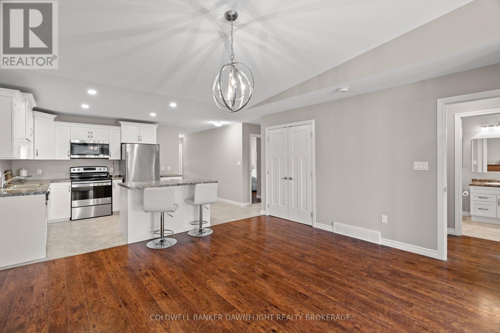 40 Devon Drive, South Huron (Exeter), ON - Indoor Photo Showing Kitchen