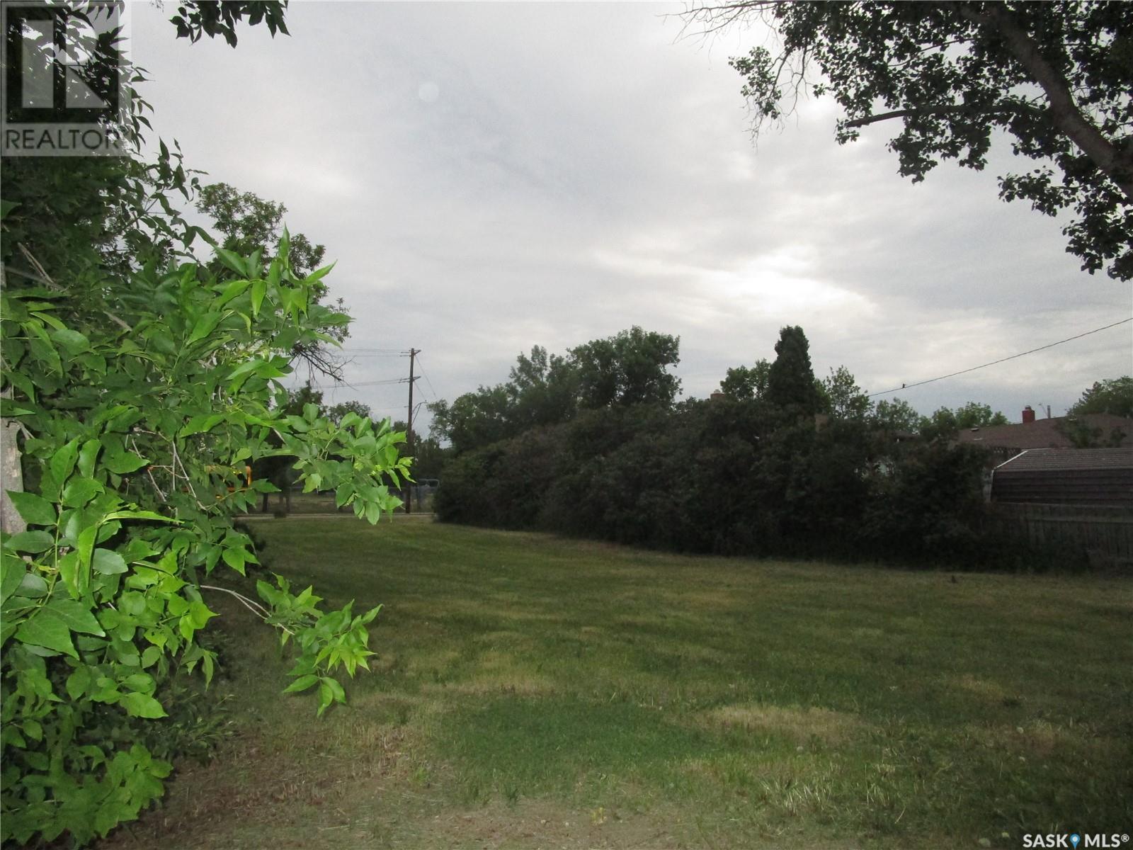 221 7Th Avenue, Assiniboia, SK