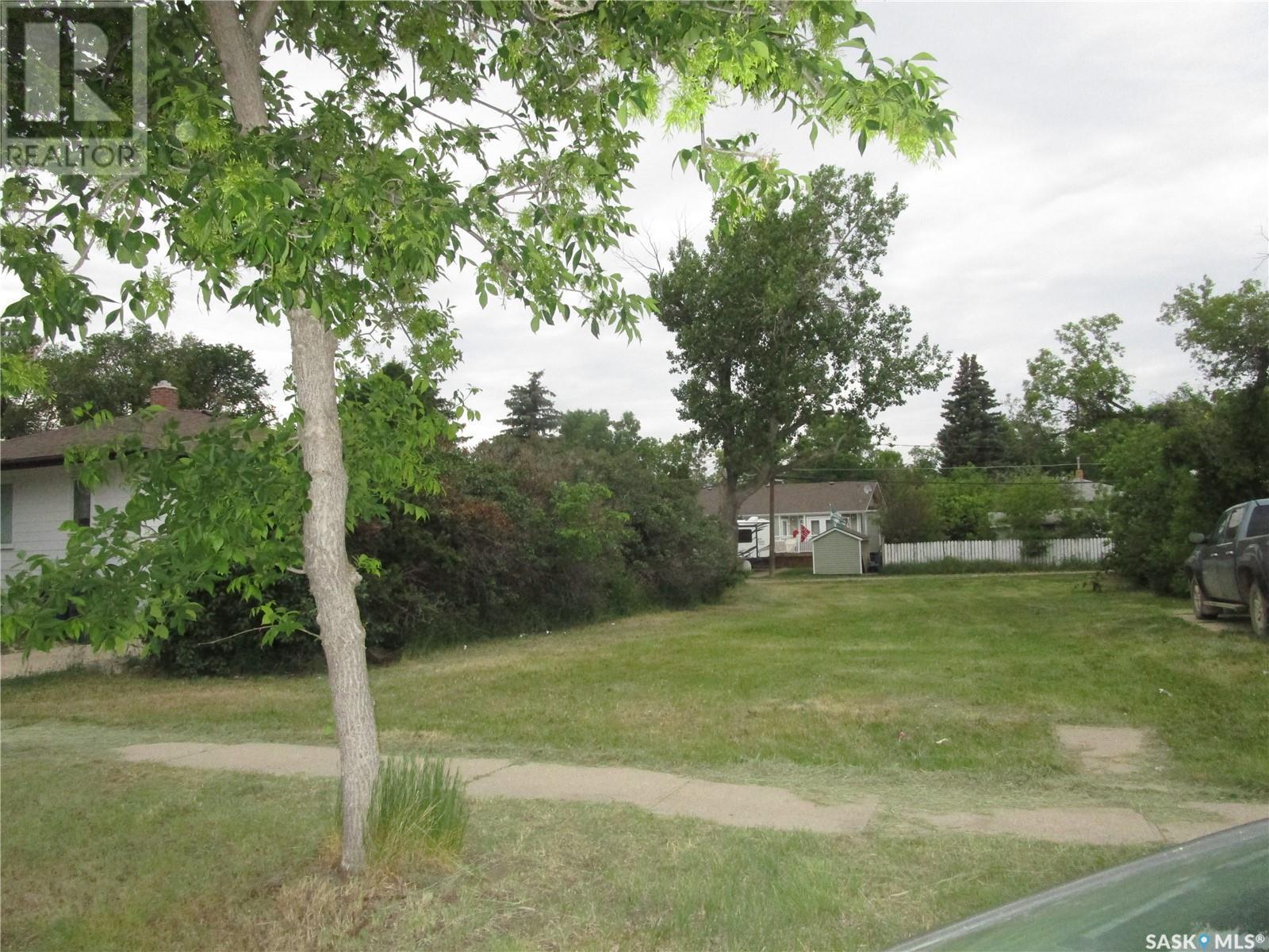 221 7Th Avenue, Assiniboia, SK