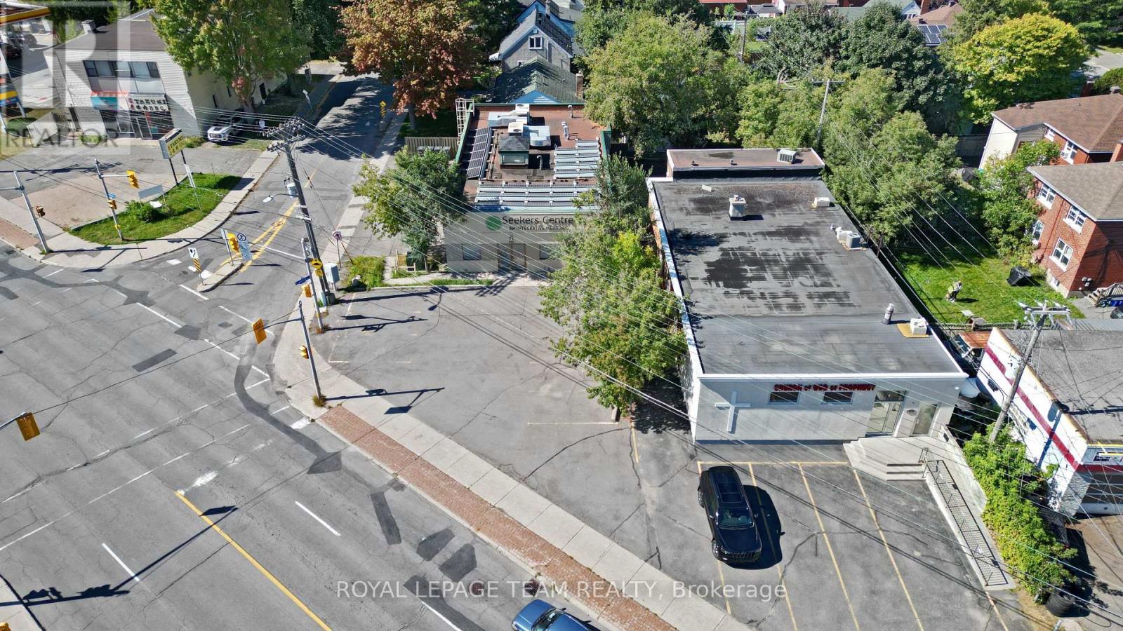 Aerial image of site and building - 942 Merivale Road, Ottawa, ON