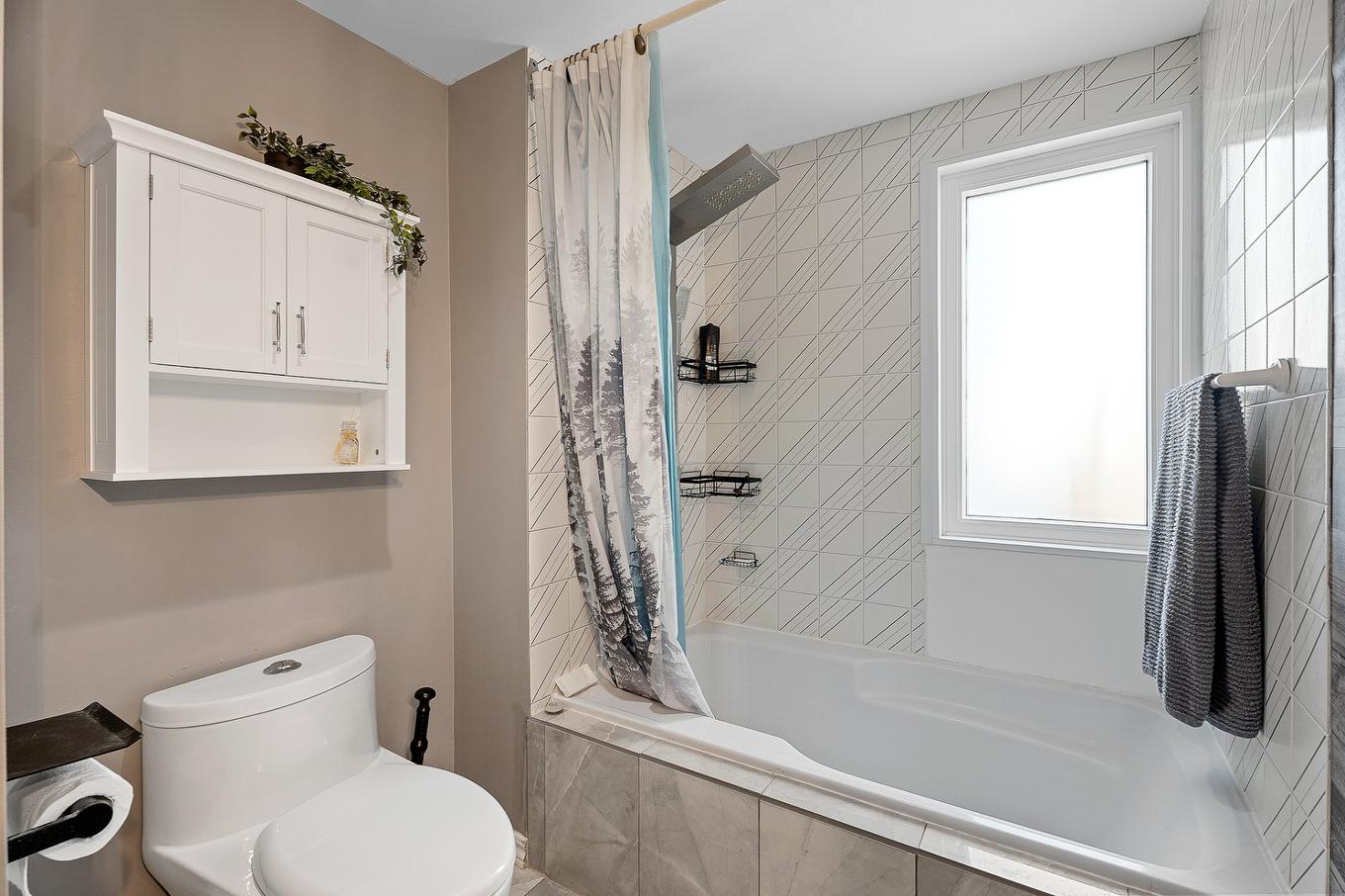 Bathroom - 602A Ch. Du Mont-Loup-Garou, Sainte-Adèle, QC - Indoor Photo Showing Bathroom