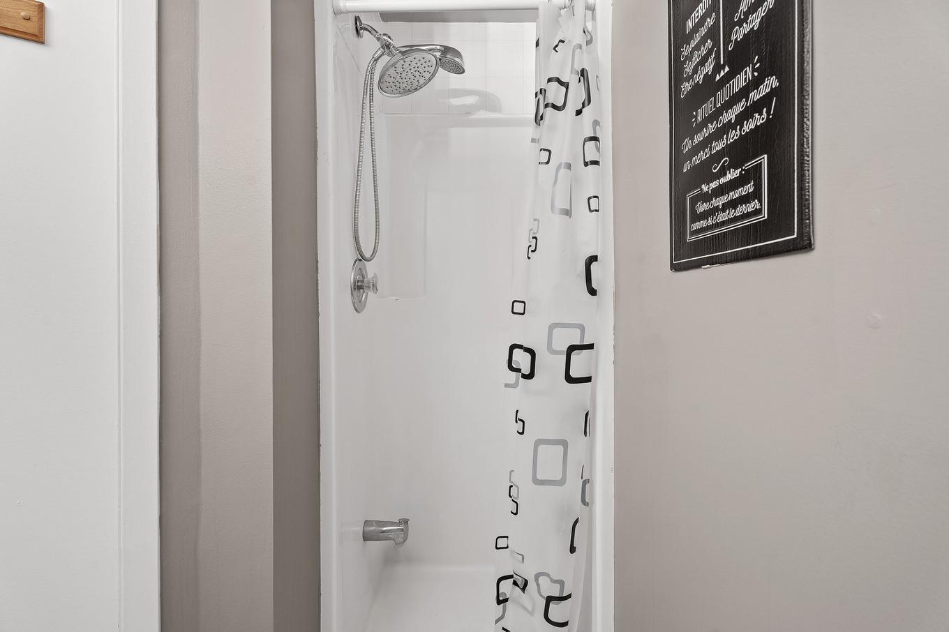 Bathroom - 602A Ch. Du Mont-Loup-Garou, Sainte-Adèle, QC - Indoor