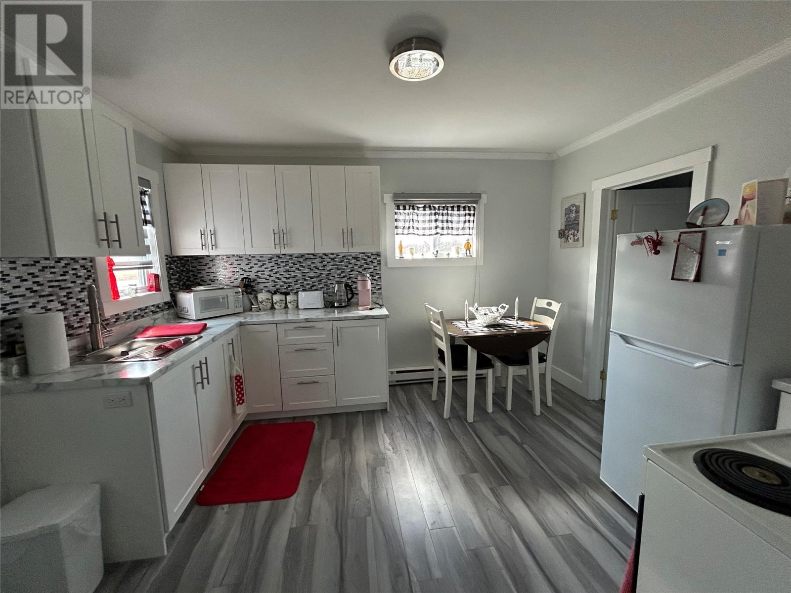 24 Sacrey'S Road, Botwood, NL - Indoor