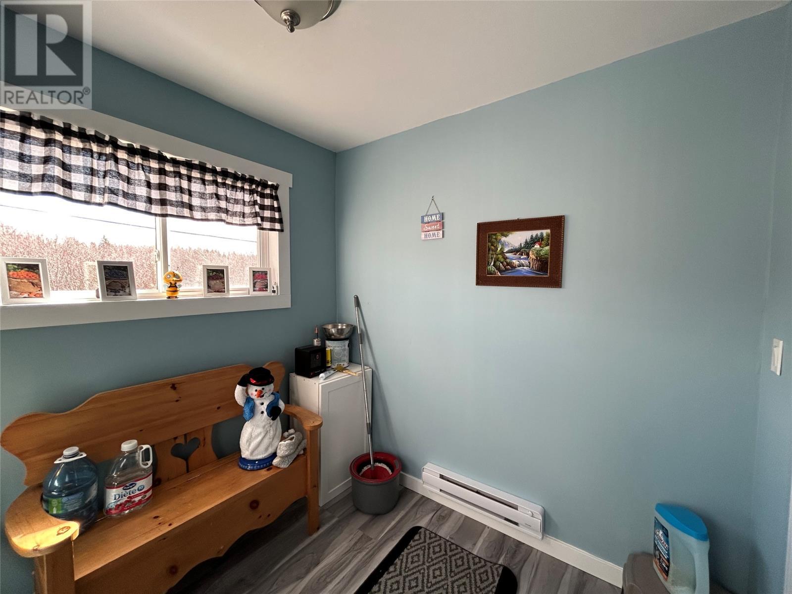 24 Sacrey'S Road, Botwood, NL - Indoor