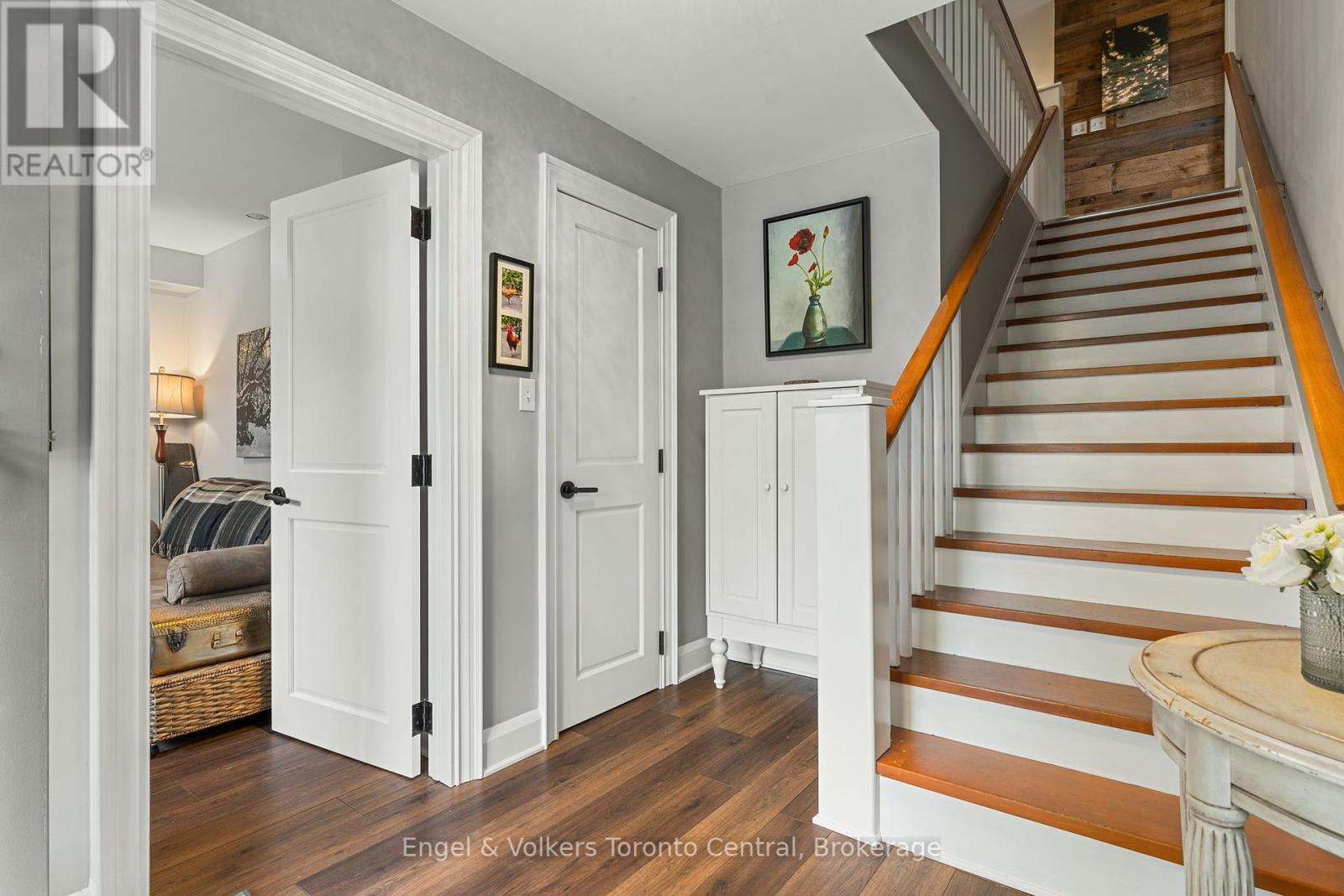 215588 Concession 4, Chatsworth, ON - Indoor Photo Showing Other Room