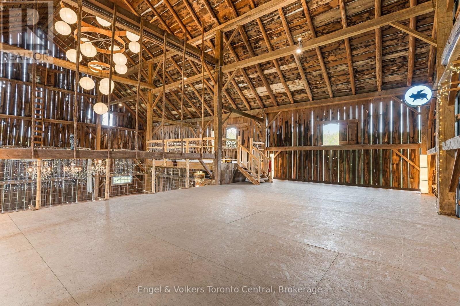 215588 Concession 4, Chatsworth, ON - Indoor Photo Showing Other Room