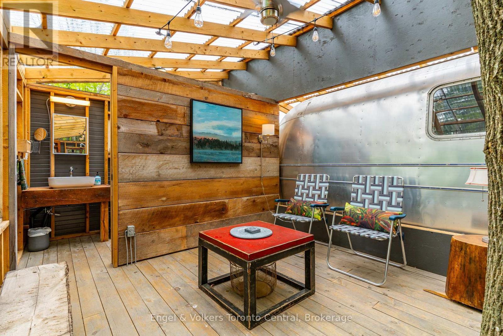 215588 Concession 4, Chatsworth, ON - Photo Showing Other Room