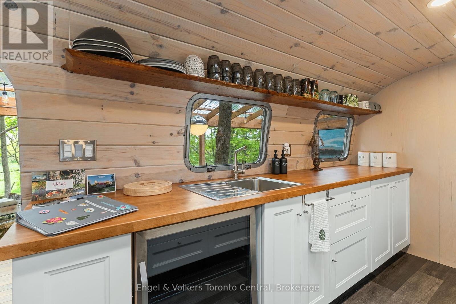 215588 Concession 4, Chatsworth, ON - Indoor Photo Showing Kitchen