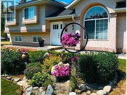 611 GERTRUDE Street Midway, BC V0H 1M0