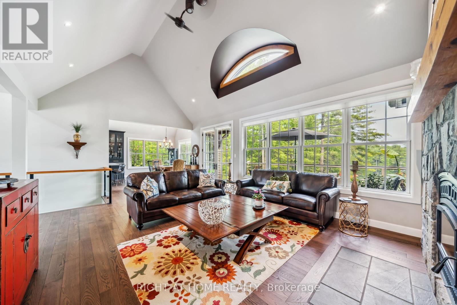 302 Fire Route 93A Route, Havelock-Belmont-Methuen, ON - Indoor Photo Showing Living Room