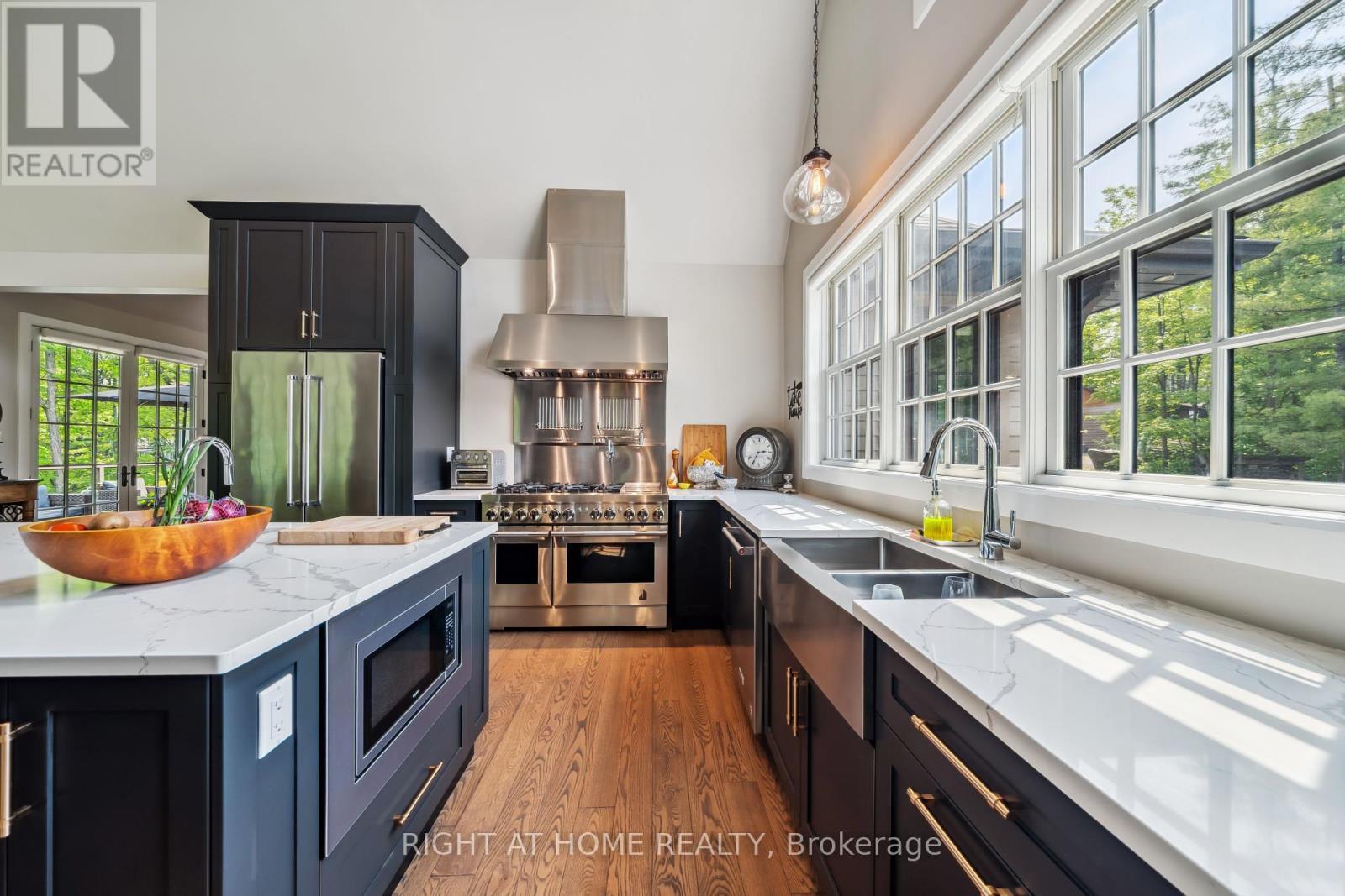 302 Fire Route 93A Route, Havelock-Belmont-Methuen, ON - Indoor Photo Showing Kitchen With Double Sink With Upgraded Kitchen