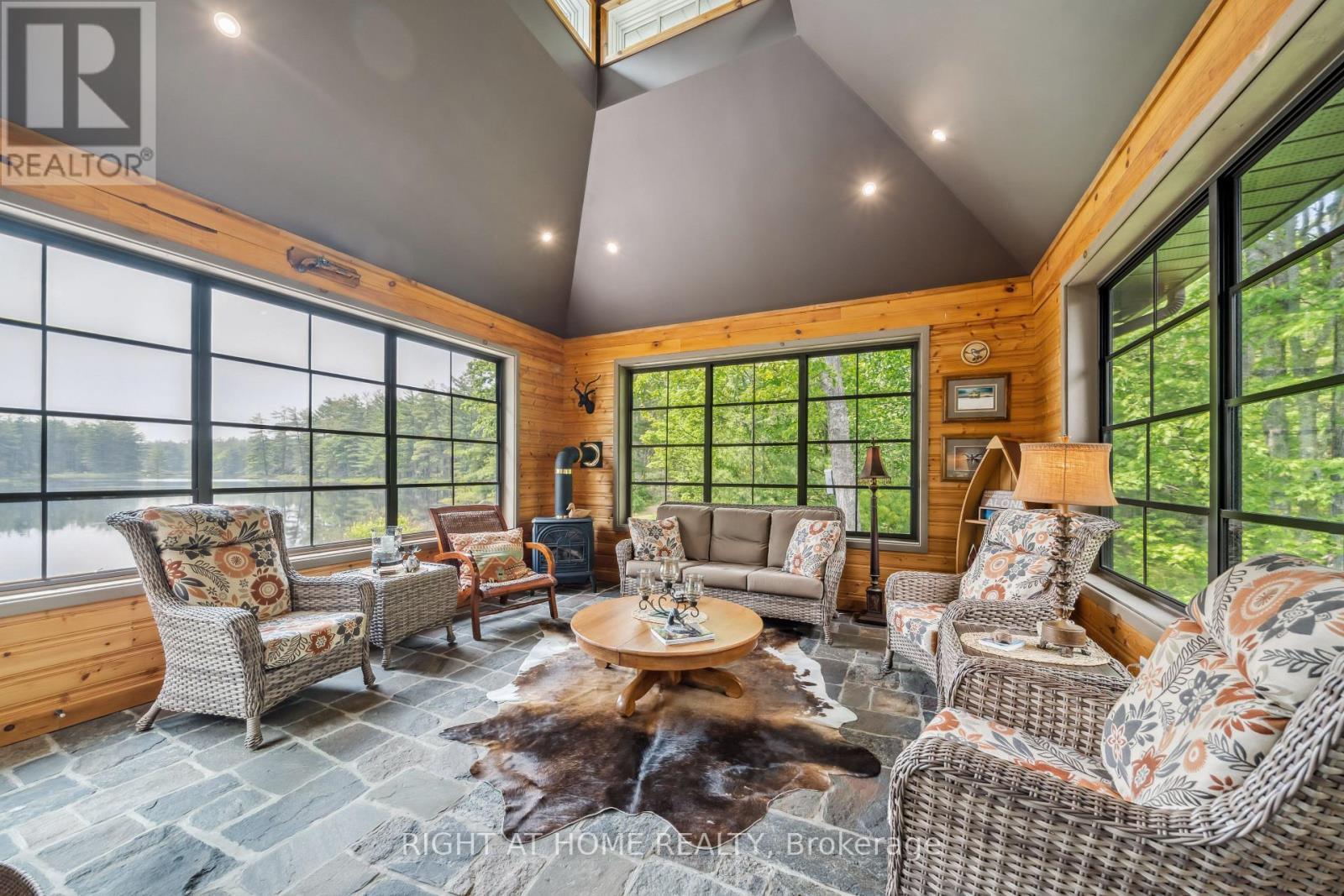 302 Fire Route 93A Route, Havelock-Belmont-Methuen, ON - Indoor Photo Showing Living Room