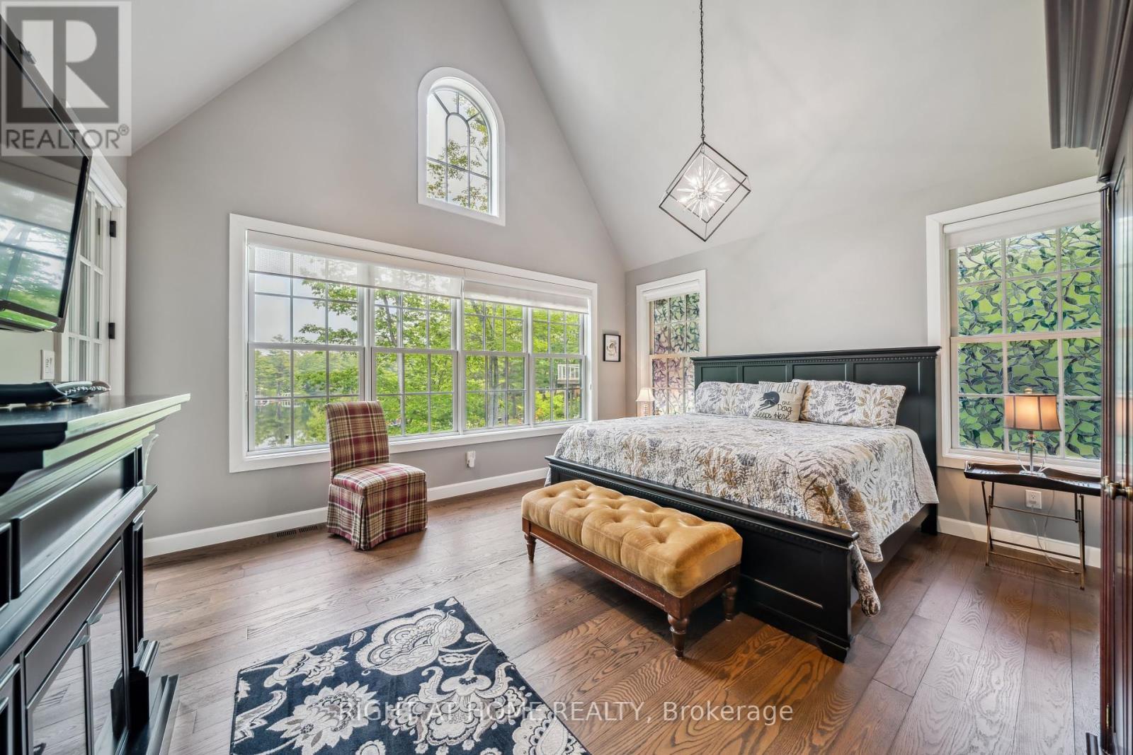 302 Fire Route 93A Route, Havelock-Belmont-Methuen, ON - Indoor Photo Showing Bedroom