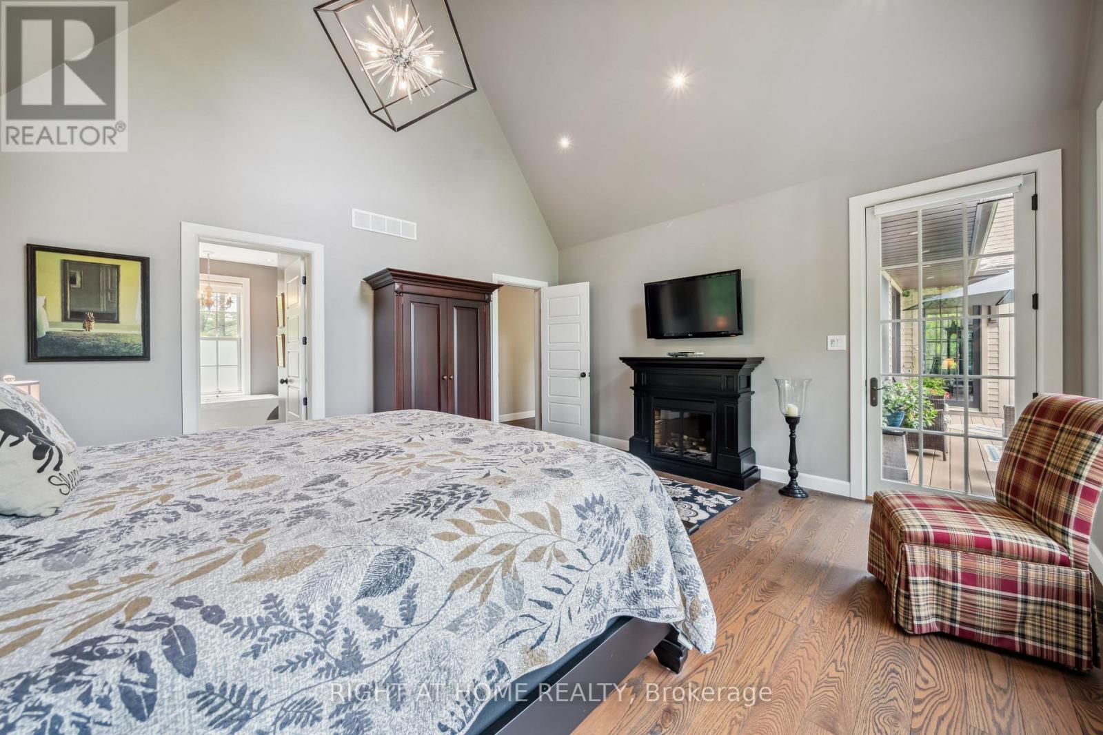 302 Fire Route 93A Route, Havelock-Belmont-Methuen, ON - Indoor Photo Showing Bedroom