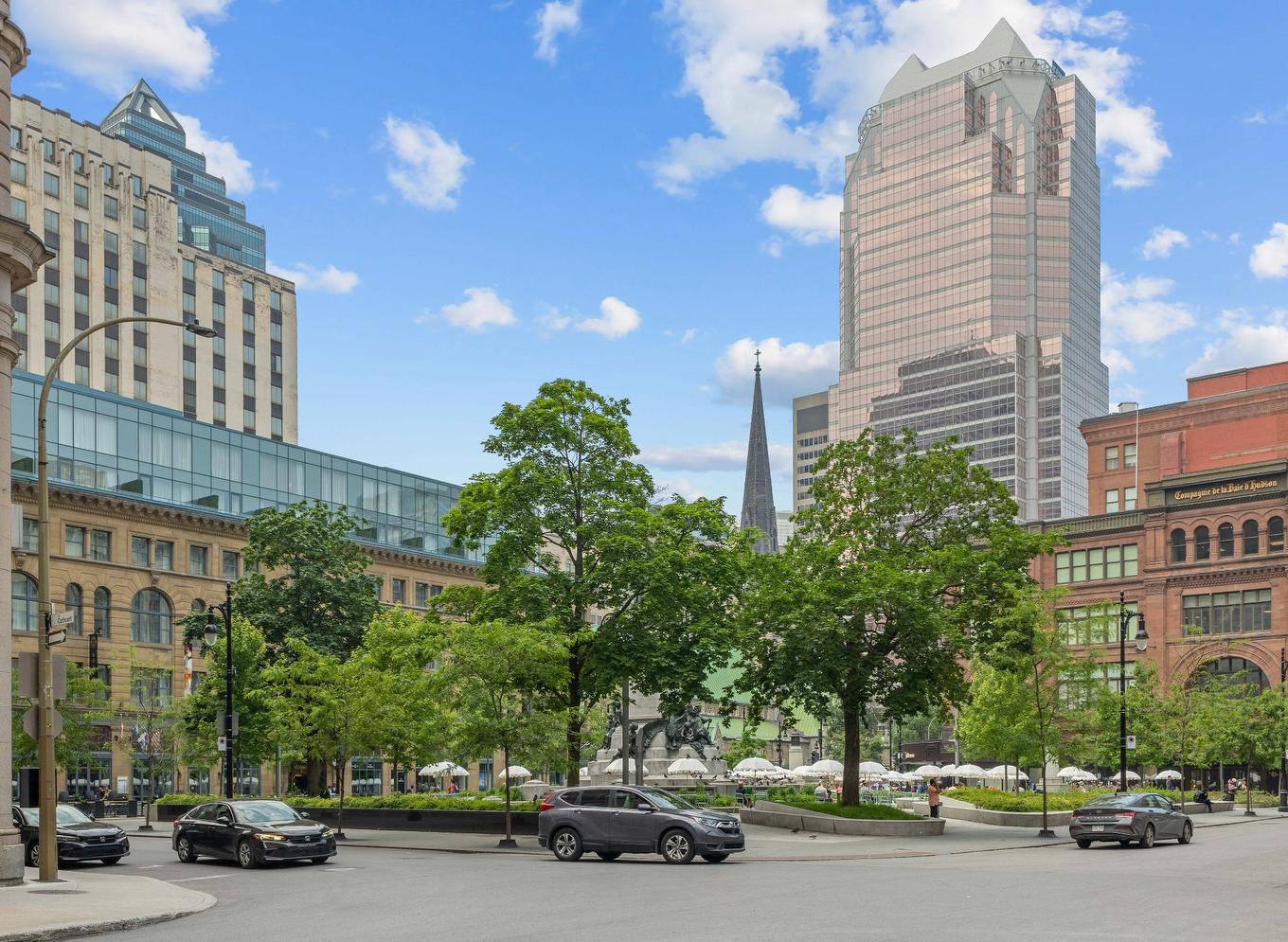 À proximité - 4907-1205 Place Phillips, Montréal (Ville-Marie), QC - Outdoor With Facade