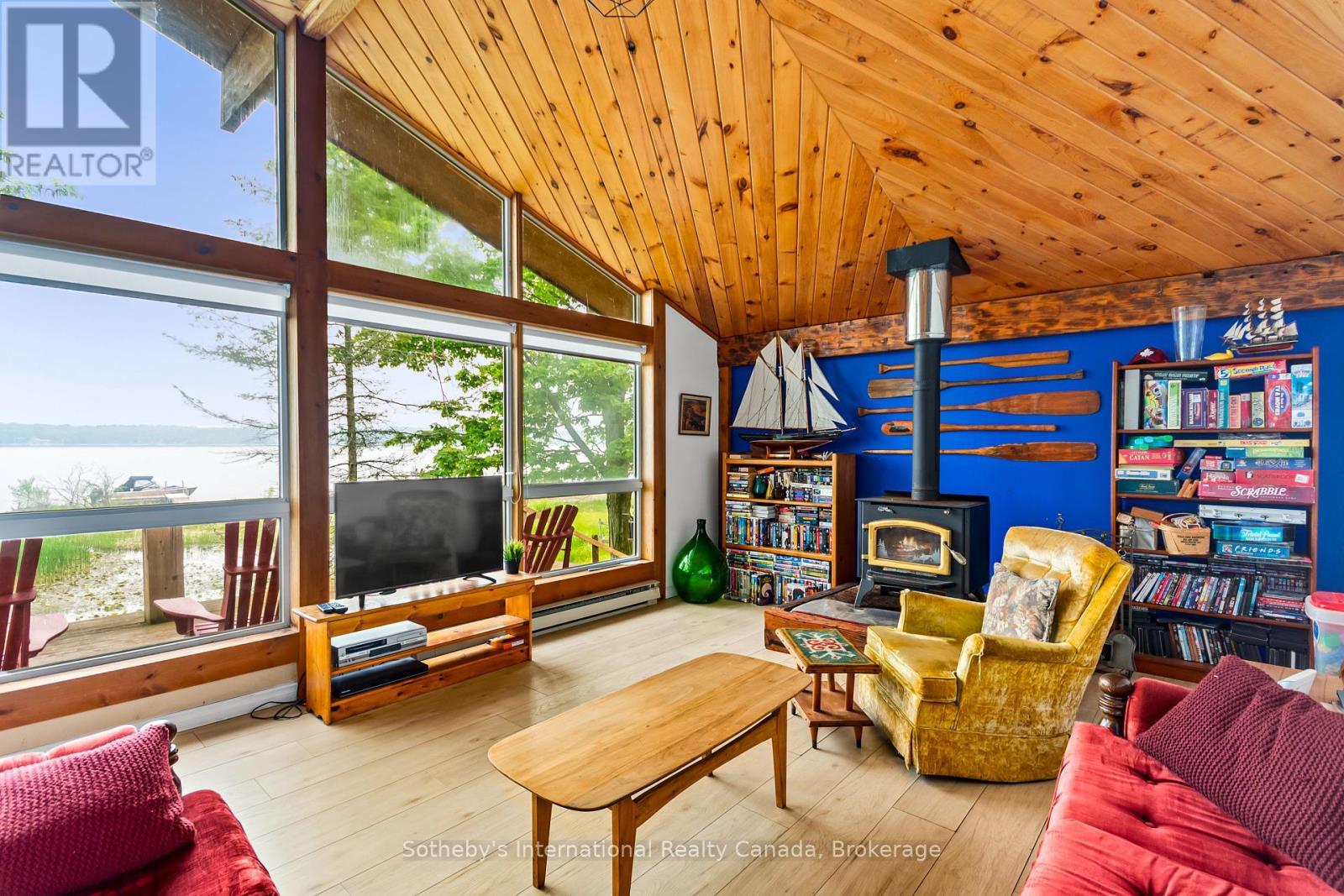 10 & 11 Methodist Island, Tay (Port Mcnicoll), ON - Indoor Photo Showing Living Room With Fireplace