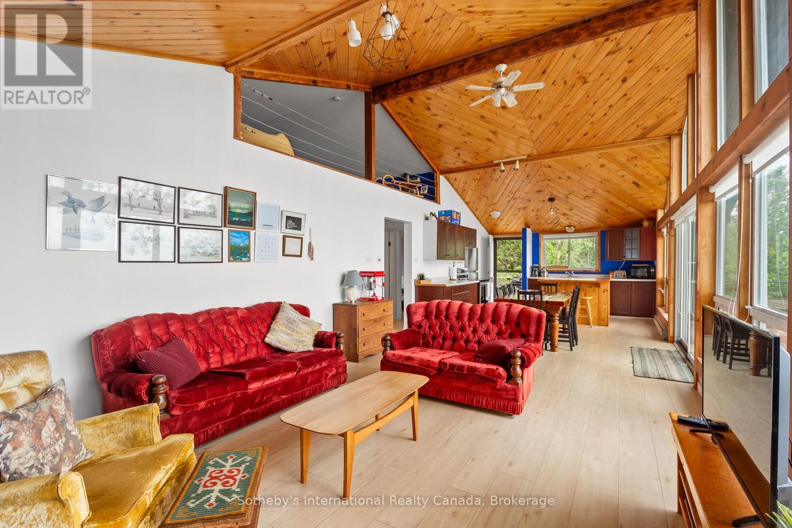 10 & 11 Methodist Island, Tay (Port Mcnicoll), ON - Indoor Photo Showing Living Room