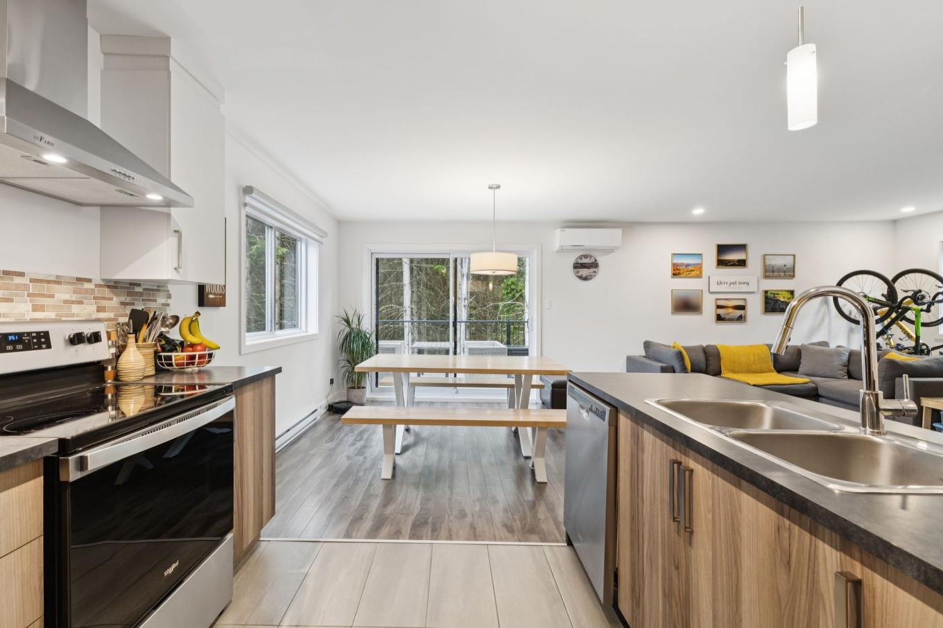 Kitchen - 526 Rue Charlie-Forbell, Mont-Tremblant, QC - Indoor Photo Showing Kitchen With Double Sink