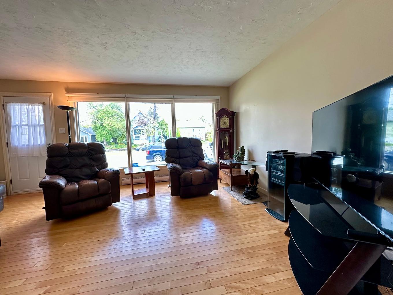 Salon - 195 Rue Pinder O., Rouyn-Noranda, QC - Indoor Photo Showing Living Room