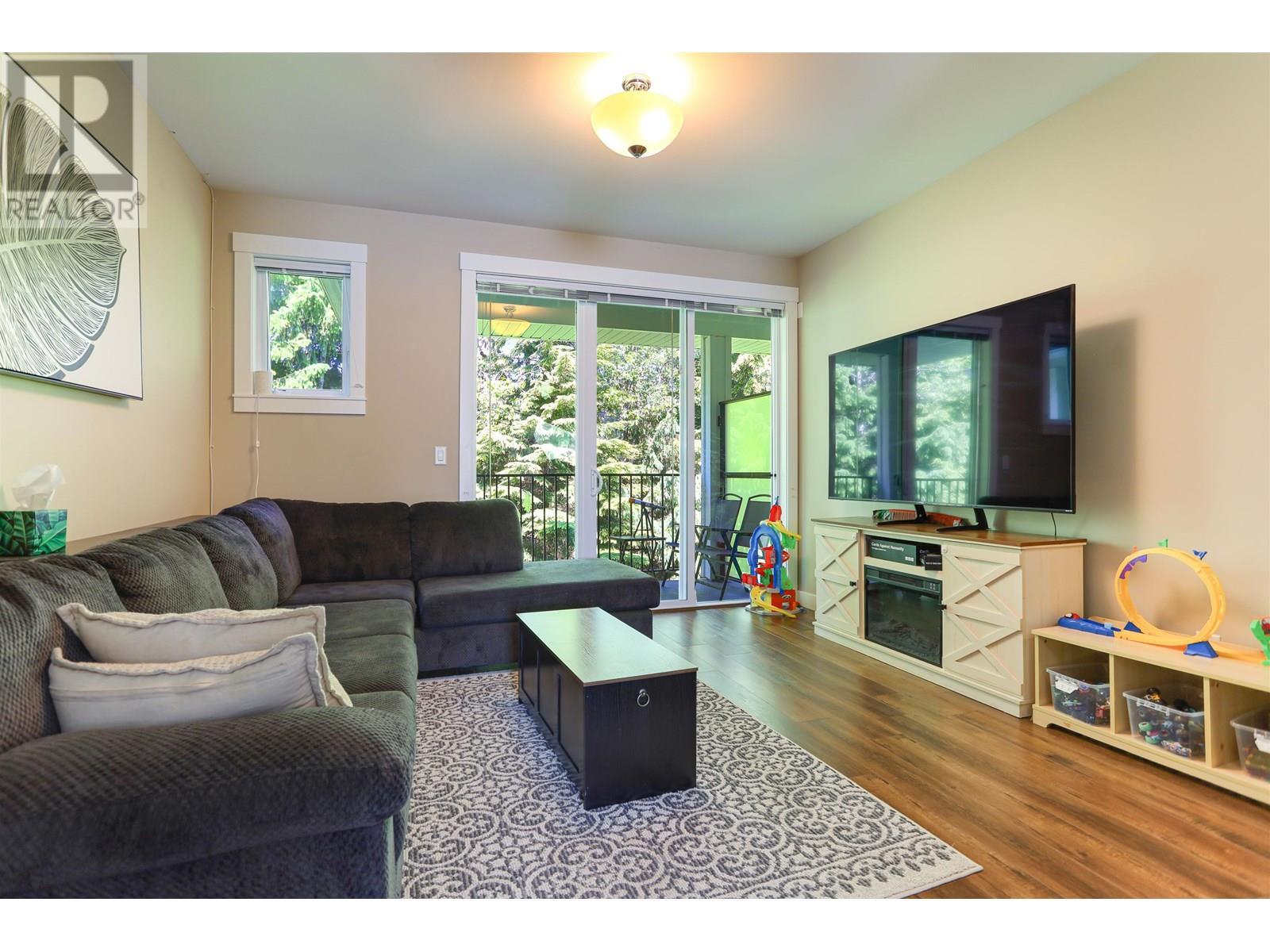 404 110 Baxter Avenue, Kitimat, BC - Indoor Photo Showing Living Room