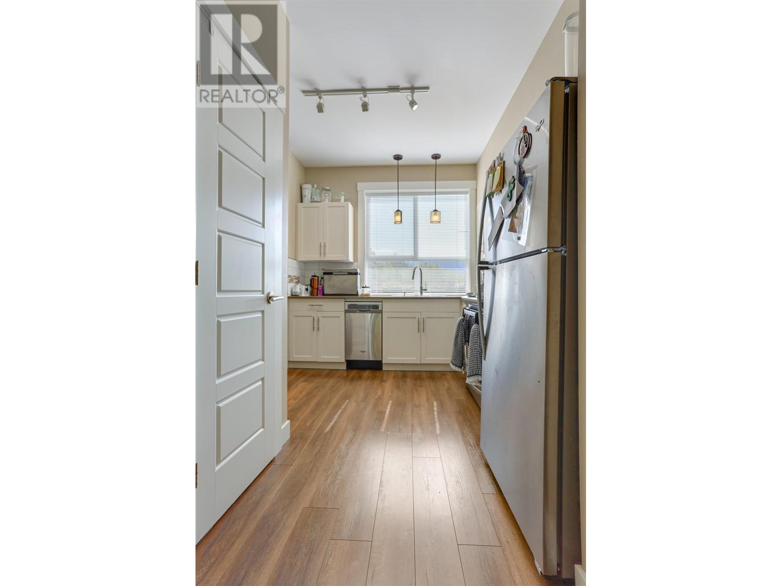 404 110 Baxter Avenue, Kitimat, BC - Indoor Photo Showing Kitchen