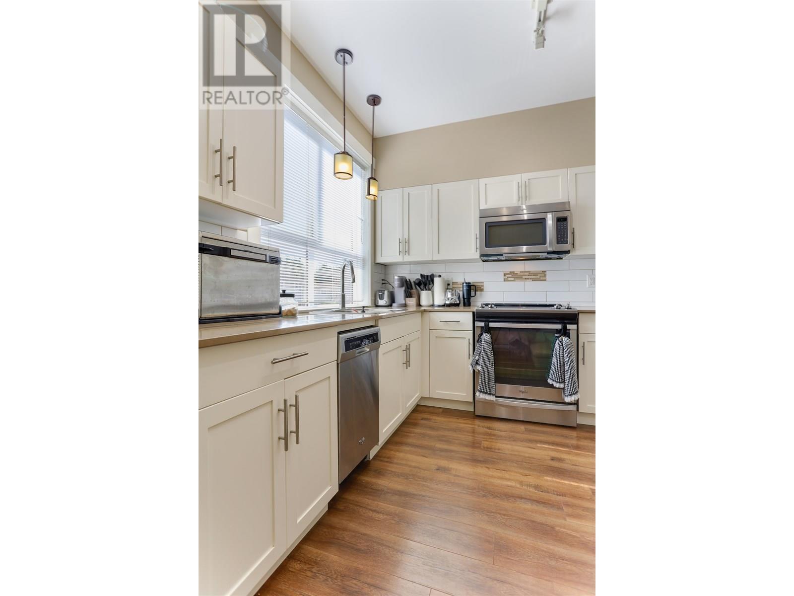 404 110 Baxter Avenue, Kitimat, BC - Indoor Photo Showing Kitchen