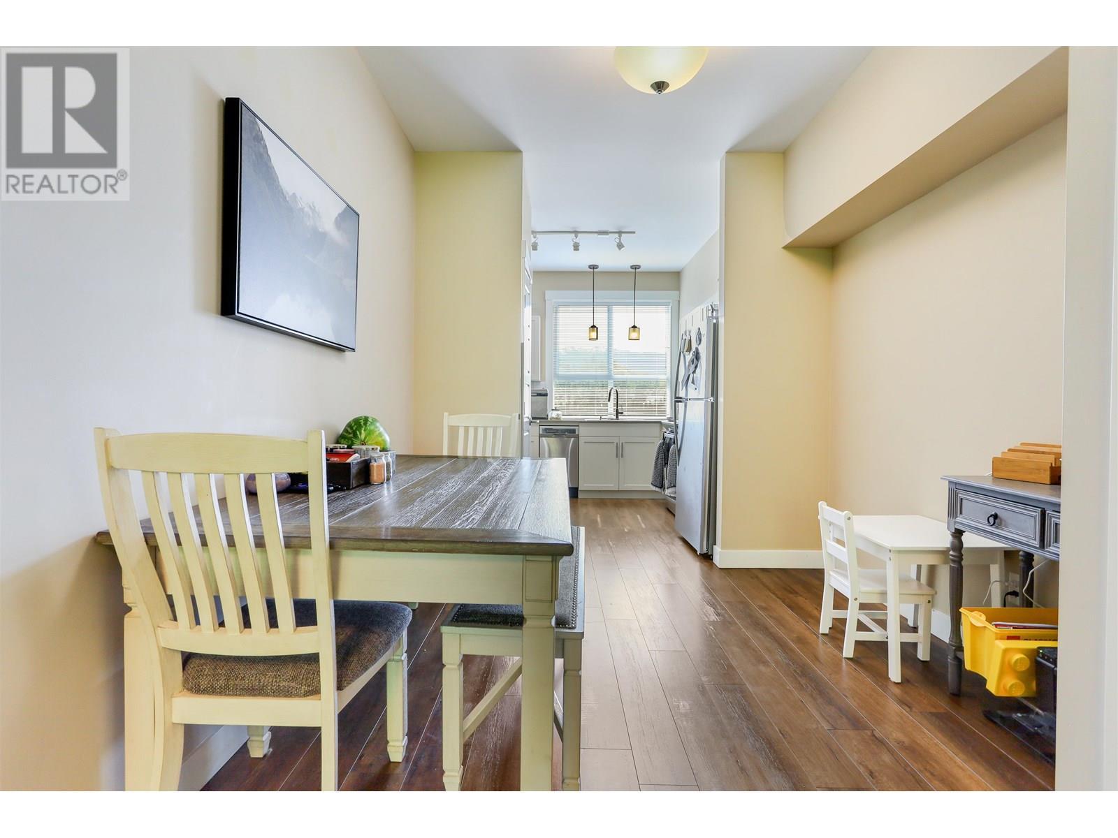 404 110 Baxter Avenue, Kitimat, BC - Indoor Photo Showing Dining Room