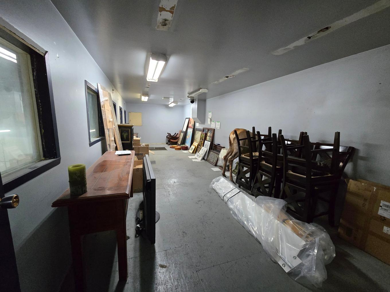 Mezzanine - 664 - 674 Boul. Du Curé-Boivin, Boisbriand, QC - Indoor