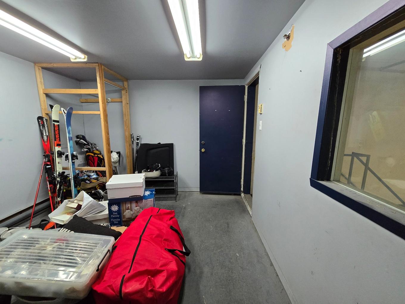 Mezzanine - 664 - 674 Boul. Du Curé-Boivin, Boisbriand, QC - Indoor