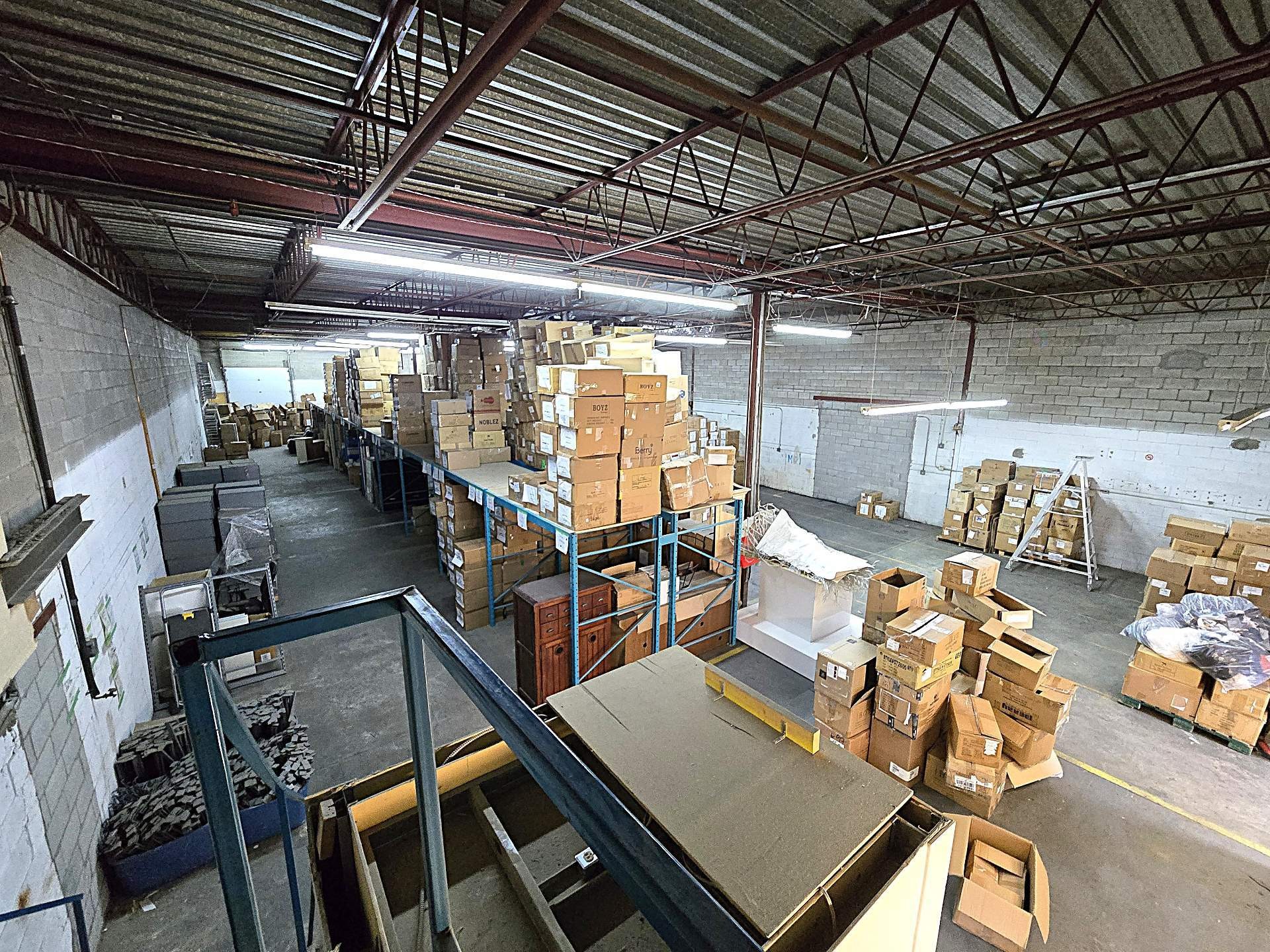 Entrepôt - 664 - 674 Boul. Du Curé-Boivin, Boisbriand, QC - Indoor