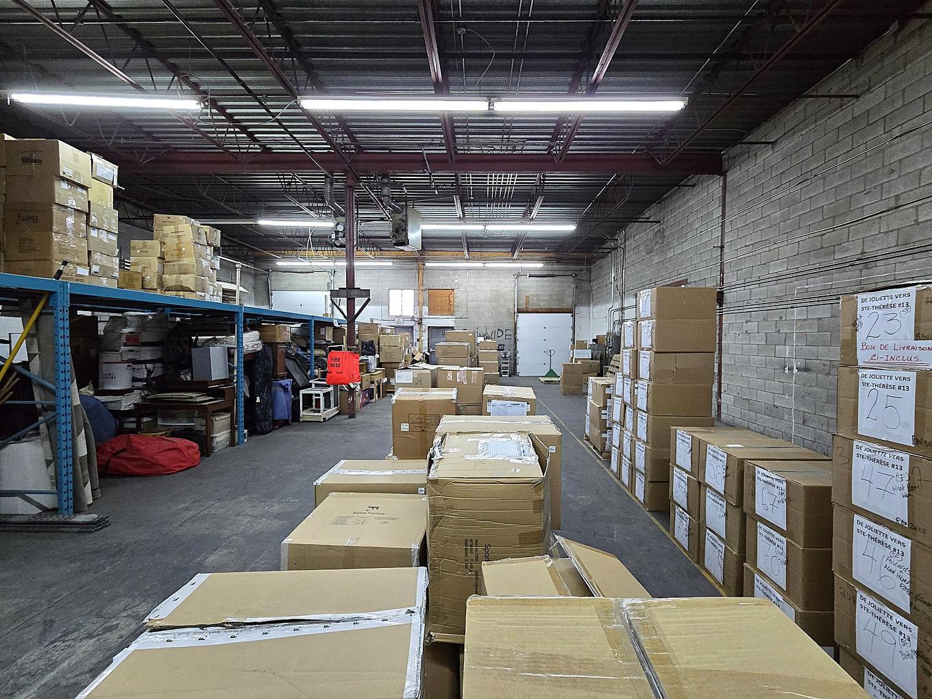 Warehouse - 664 - 674 Boul. Du Curé-Boivin, Boisbriand, QC - Indoor Photo Showing Garage