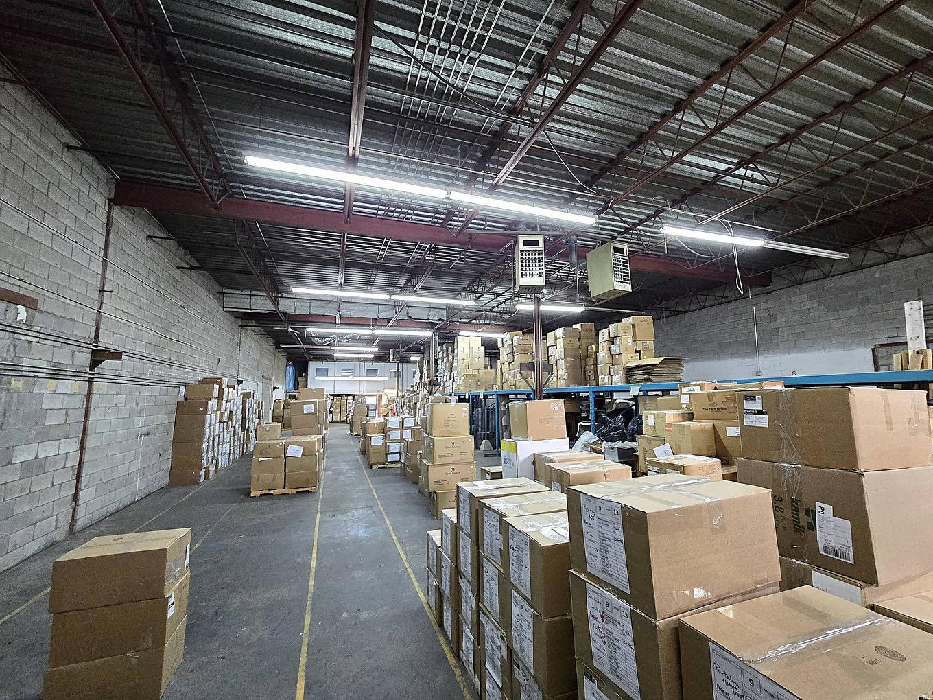 Warehouse - 664 - 674 Boul. Du Curé-Boivin, Boisbriand, QC - Indoor Photo Showing Garage