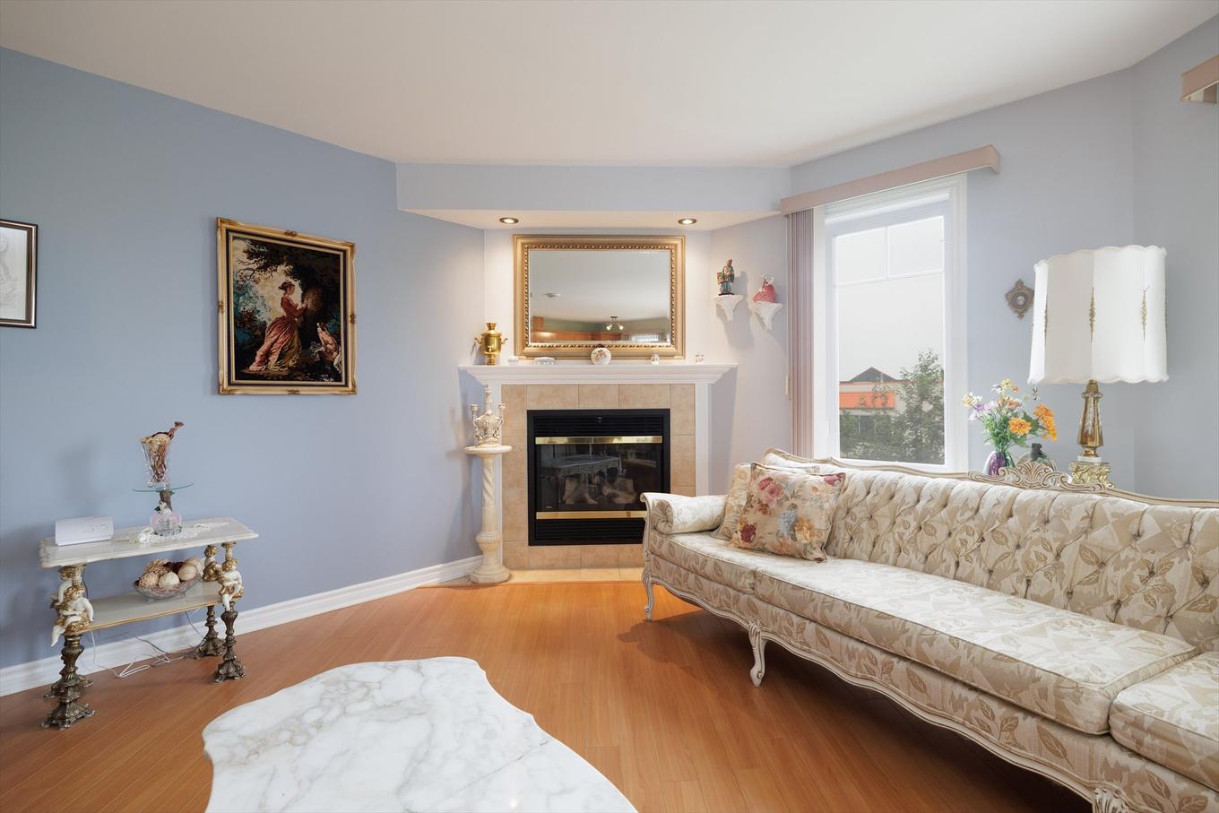 Living room - 302-2525 Rue Dutrisac, Vaudreuil-Dorion, QC - Indoor Photo Showing Living Room With Fireplace
